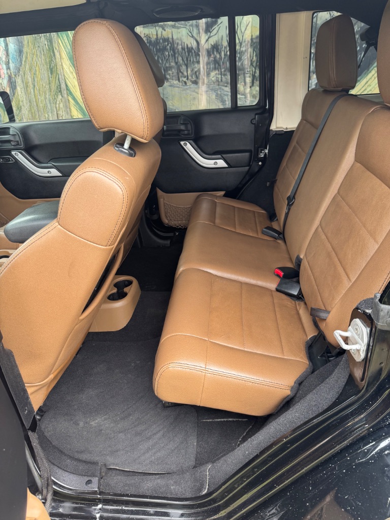 2011 Jeep Wrangler Unlimited Sahara - Photo 6