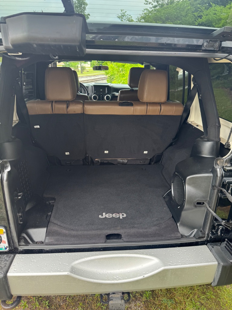 2011 Jeep Wrangler Unlimited Sahara - Photo 7