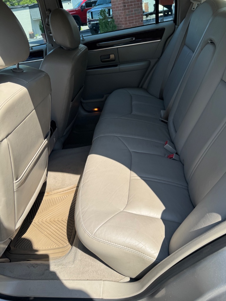 2007 Lincoln Town Car Signature Limited - Photo 10